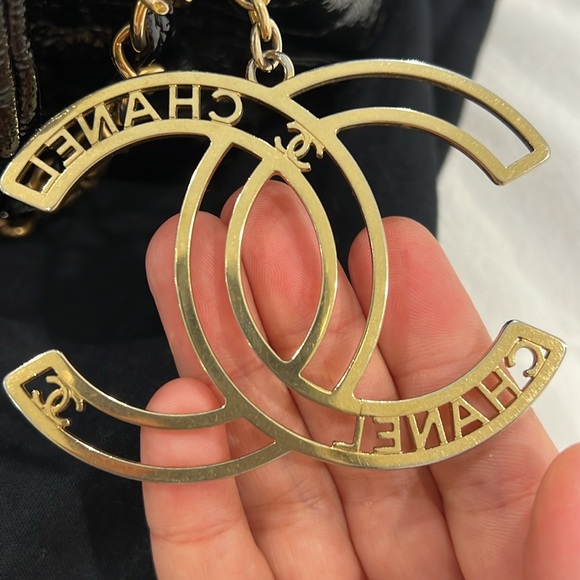 100% Authentic CHANEL Puzzle Accordion Flap Bag - Picture 2 of 16